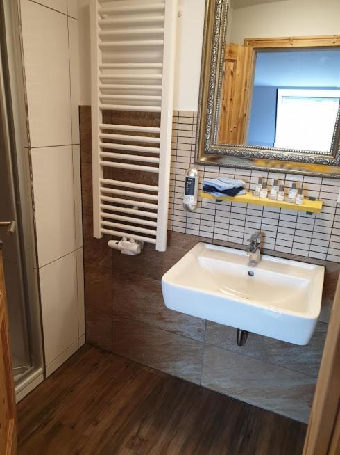 Victory Guesthouse - Handwerker Pension Bielefeld Dış mekan fotoğraf